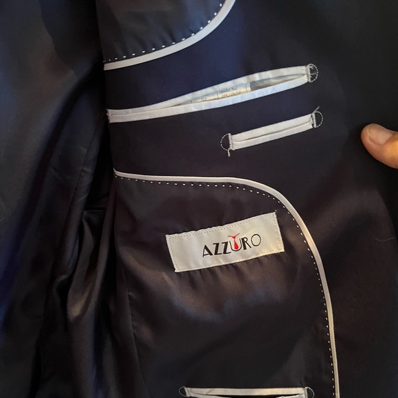 Beautiful Italian men’s sports coat with Versace tie 42S great item to go out. - Picture 6 of 9